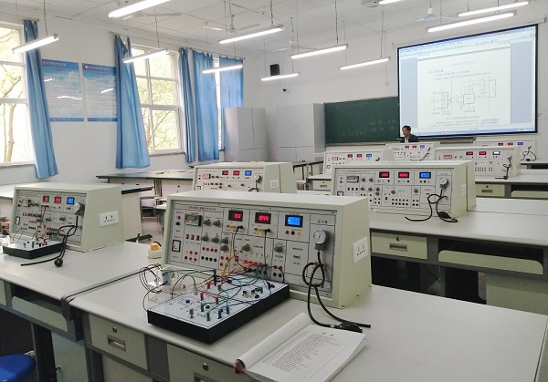 傳感器技術(shù)實(shí)訓(xùn)臺(tái)