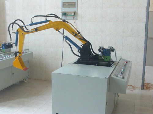 現(xiàn)代挖掘機(jī)220LC液